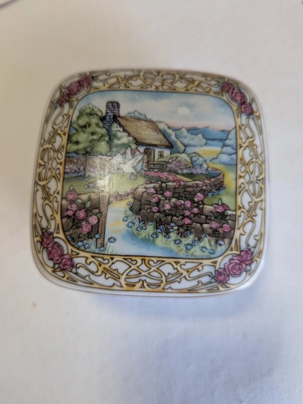 Vintage 1993 Heritage House VALENTINE SERENADES Star Dust Porcelain MUSIC BOX